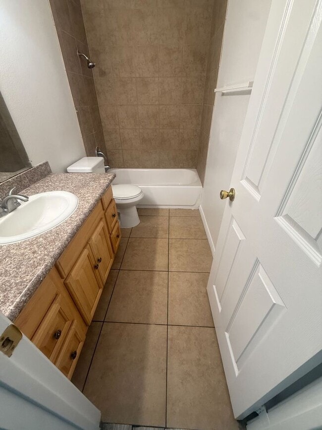 Photo - ONTARIO 1 BEDROOM APARTMENT Unit D