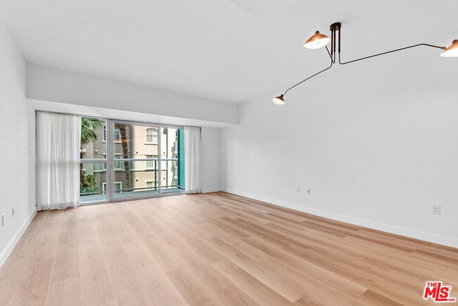 Building Photo - 13700 Marina Pointe Dr Unit 306 Rental