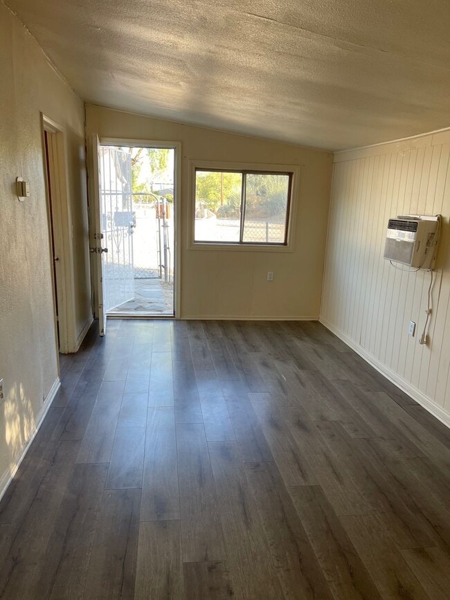 Photo - 22427 Cottonwood Ave