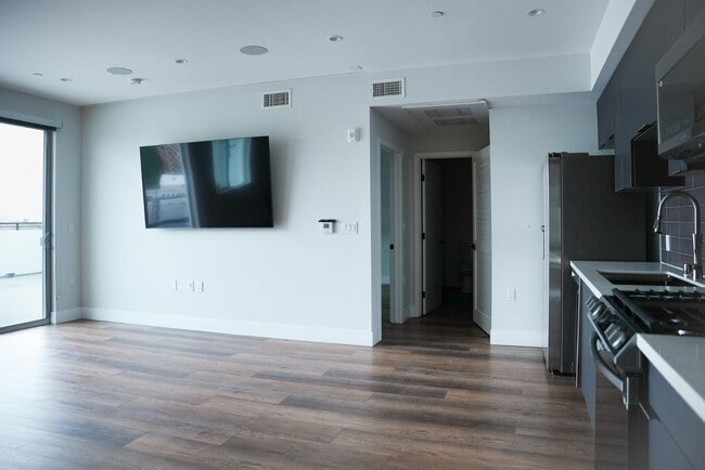 Photo - 8940 Reseda Blvd