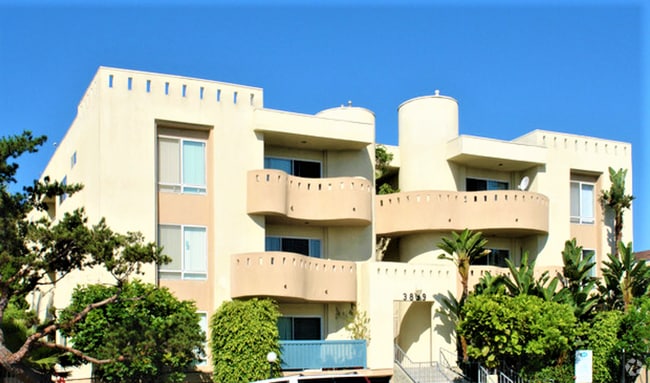 Building Photo - 3839 Motor Rental