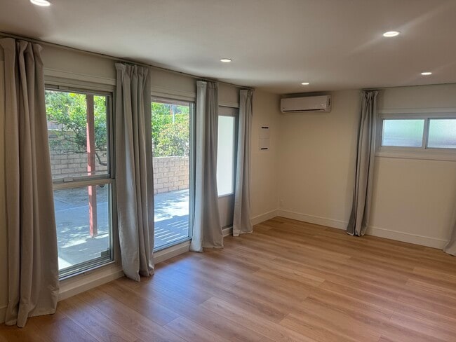 Photo - 124 Rees St Unit 124