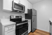 Fully-equipped kitchens with stainless steel appliances - Mariners Cove