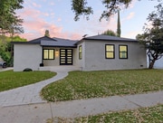 Photo - 18700 Collins St