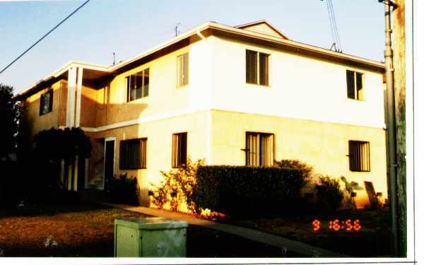 Building Photo - 2109-2111 1/2 W. Hellman