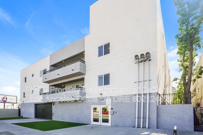 Building Photo - 11740 Vanowen St