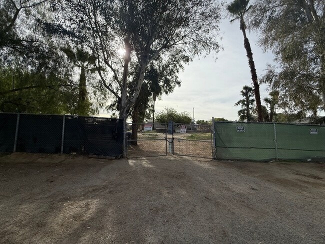 Photo - Nice 3 Bedroom home in a huge lot!