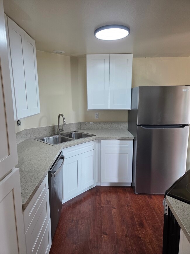 Kitchen 1 - 1809 Cambridge Ave Apartments Unit 1809