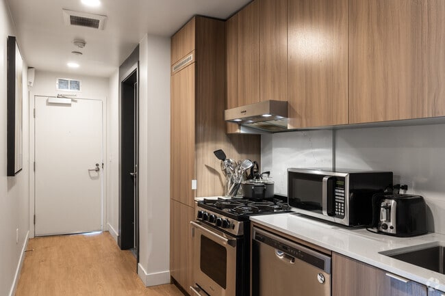 4BR, 4BA - 930SF - Kitchen - MySuite at Cara Co-Living