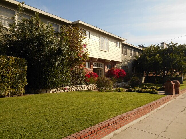 Photo - 11933 W Magnolia Blvd Unit 4