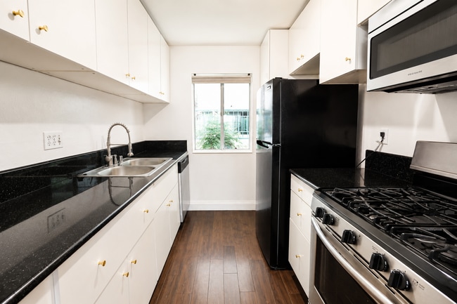 Photo - 20134 Leadwell St