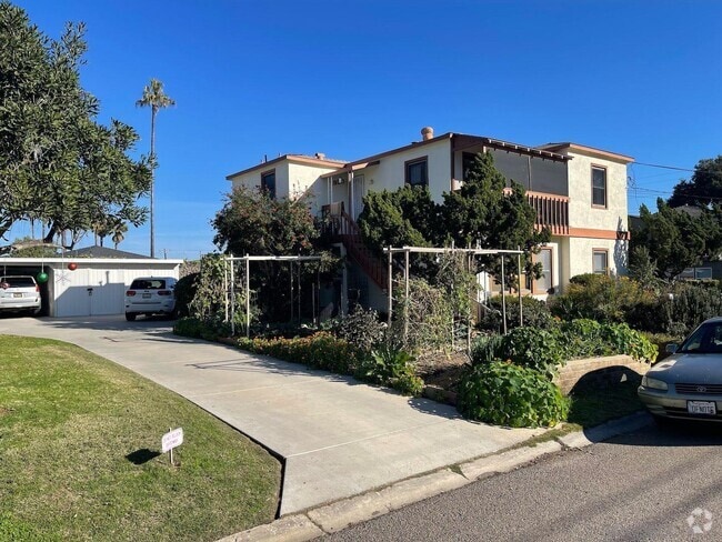 Building Photo - 1918-20 Carmelina Dr. Rental