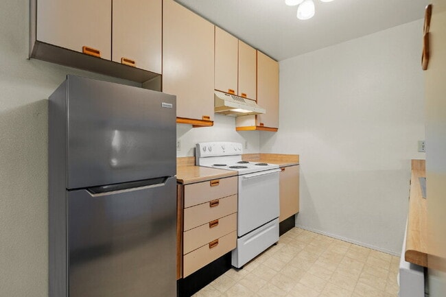 Photo - 8308 Regents Rd Unit 2E