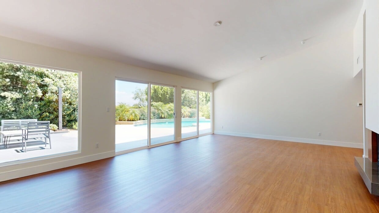 3D Tour - 22427 De Kalb Dr