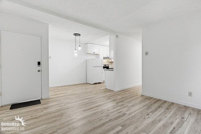 Photo - Charming 2Bdm 2Ba Apartment in Mission Hills - MI Special