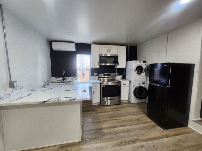 Building Photo - 6545 Pine Ave Unit 2