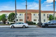Exterior view of complex - 1518 Euclid St Apartments
