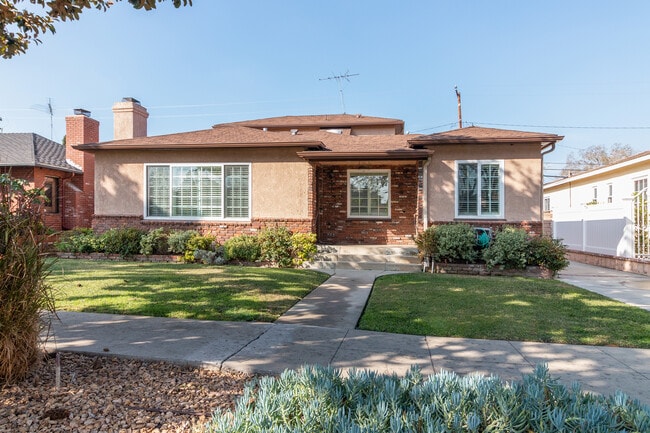 Photo - 11033 Barman Ave