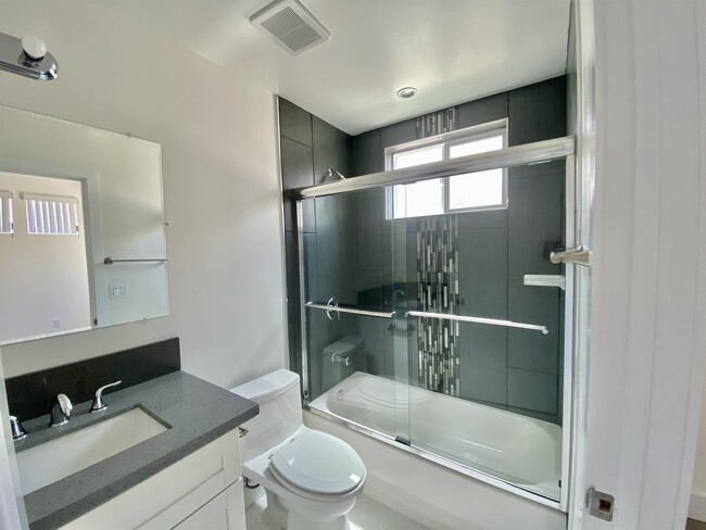 Photo - 4557 Pickford St Unit 4559 1/2