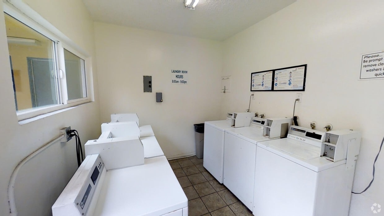 3D Tour - Crystal House Apartments