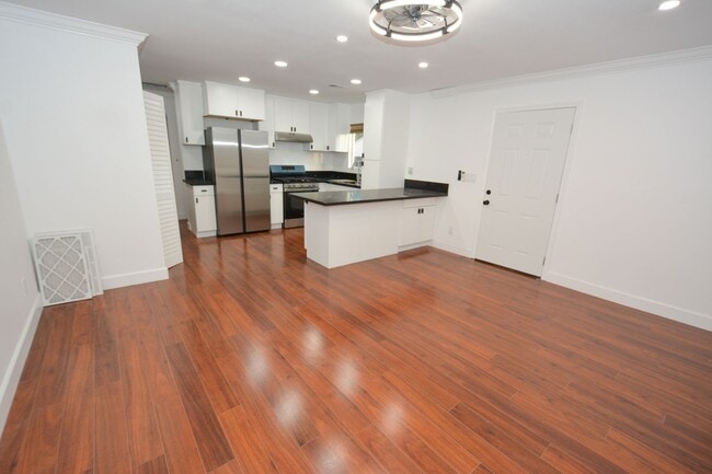 Building Photo - 2BED/1BATH Guest House In Oxnard