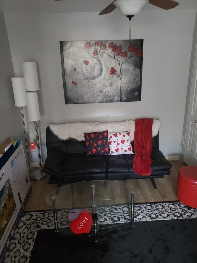 Photo - 735 W 19th St Unit 3