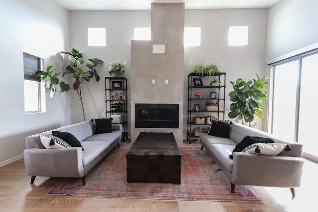Photo - 523 S Broadway Townhome