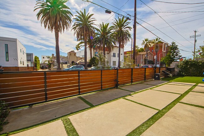 Photo - 5355 Lexington Ave Unit 5351