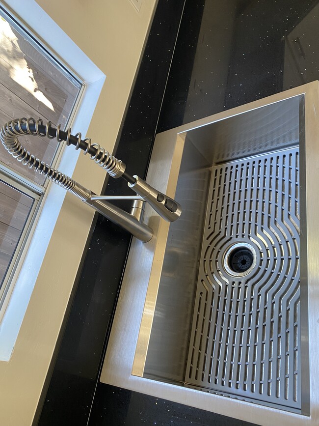 Building Photo - 7303 Central Ave Unit C