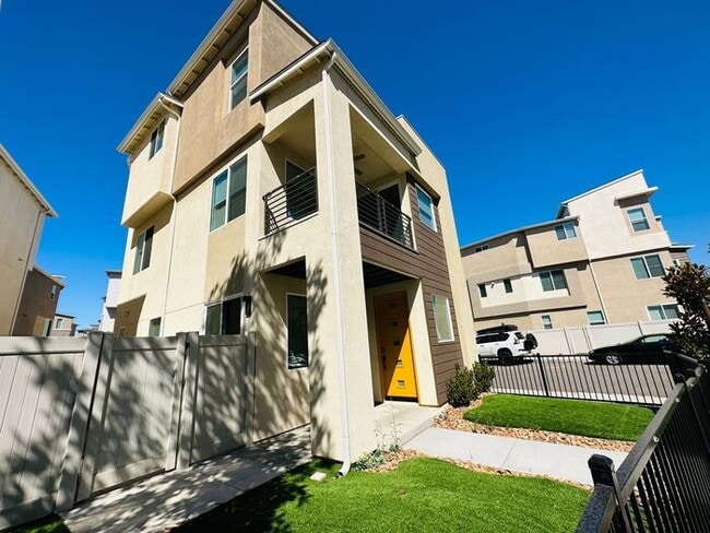 Building Photo - Modern Otay Ranch Home with Spacious Floor Plan & Community Amenities