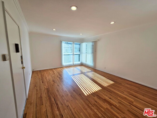 Photo - 1438 S Barrington Ave Unit Apt 6