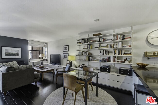 Building Photo - 740 Kings Rd Unit 202