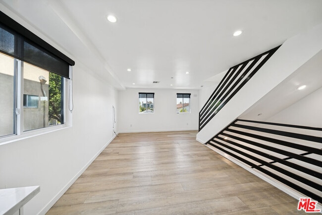 Photo - 837 N Harvard Blvd Unit 837 1/2