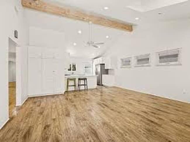 Photo - PIERPONT Beach 2+2 beach house for lease