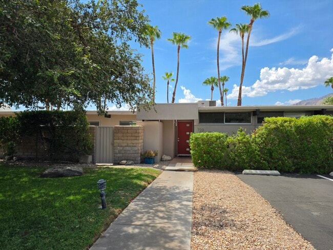 Photo - 735 E Louise Dr