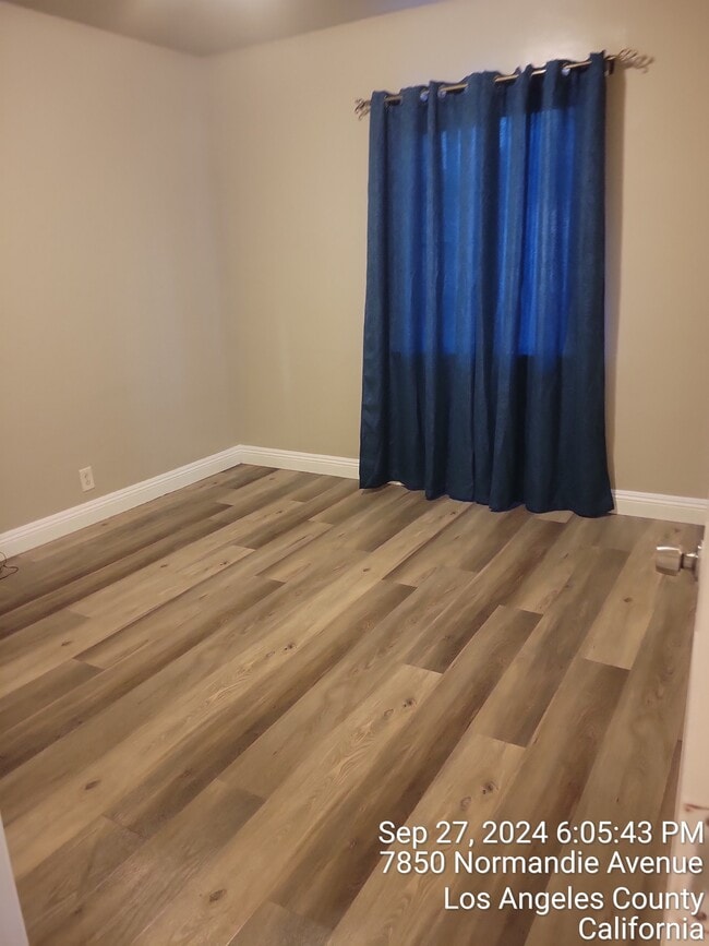 Building Photo - 7823 S Normandie Ave Unit 7823