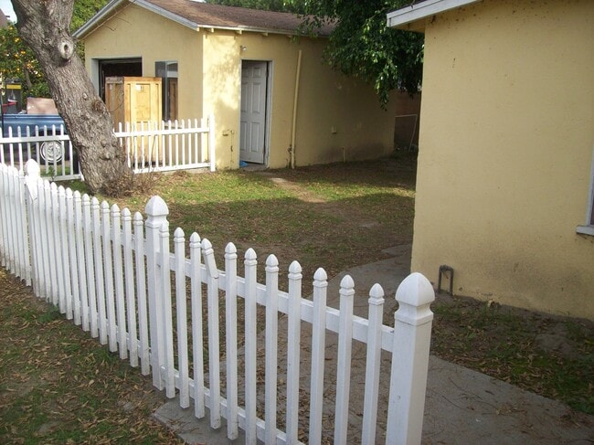 Photo - 7025 Dinwiddie St Unit 7027