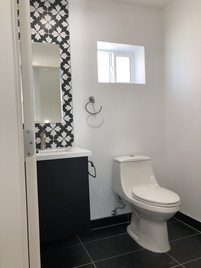 Photo - 606 N Harvard Blvd