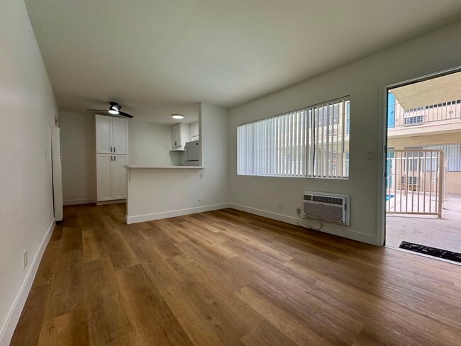 Photo - 1230 W 29th St Unit Spacious Furnished 1B1B