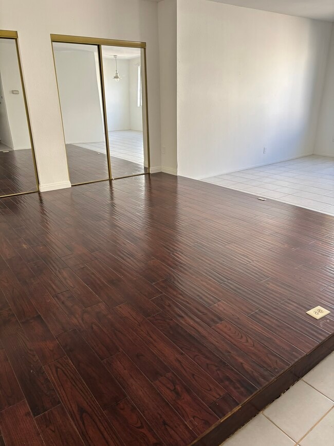 Photo - 4441 Woodman Ave