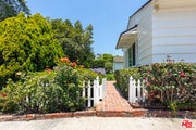 Photo - 1876 Roscomare Rd House