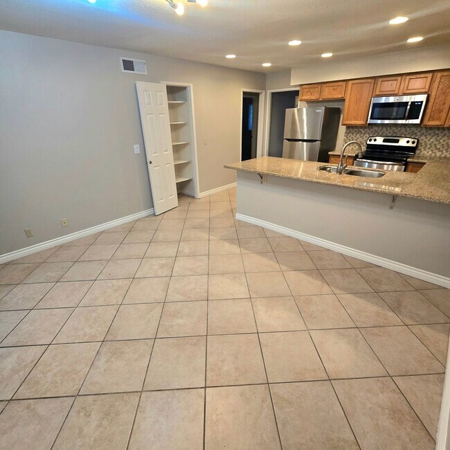 Photo - 2 bedroom with GAREAGE in the HEART of Wes...