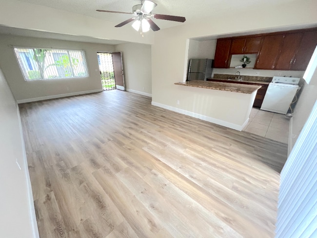 Photo - 831 S Oaks Ave Unit C