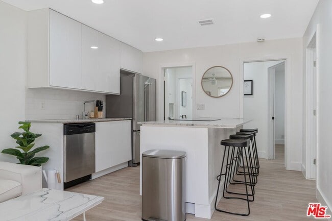 Building Photo - 1525 2nd St Unit 5