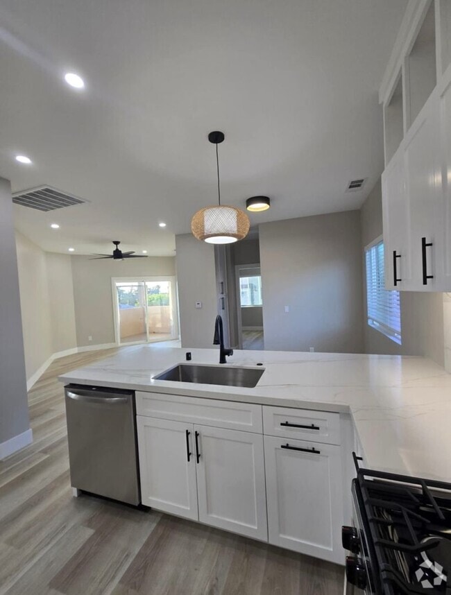 Building Photo - Brand New 2025 built 800 sq ft 2 bedroom 2... Rental