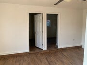 Photo - 519 W 219th St House