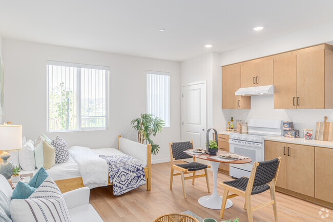 Studio, 1BA - 440SF - Dining Room - La Sabila