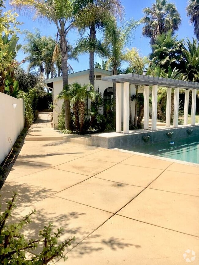Building Photo - 5932 Soledad Mountain Rd Rental