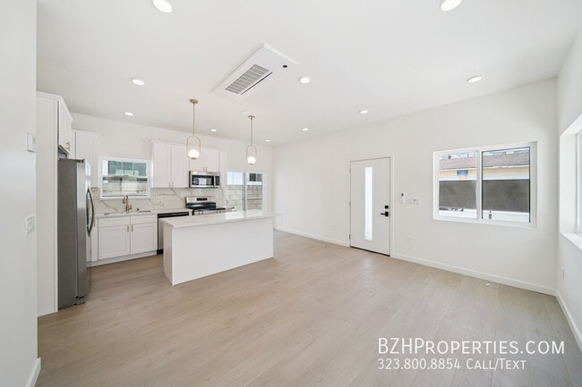 Building Photo - 1513 S Hayworth Ave Unit 2 Rental