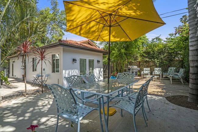 Photo - 4230 Van Nuys Blvd